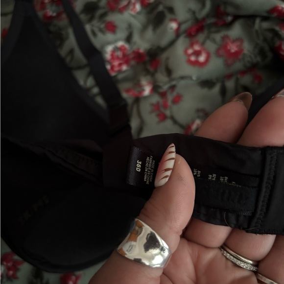 SKIMS Elegant Black Women's Bra - Picture 4 of 4